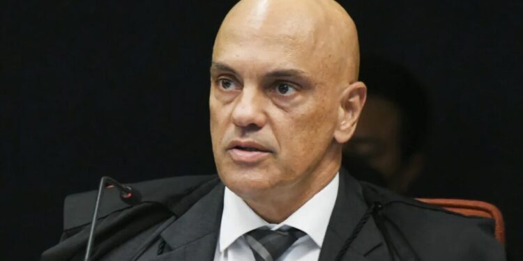 Moraes vota para confirmar suspensão de leis de MG e GO que proíbem linguagem neutra