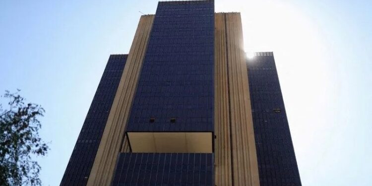 Se Fed está deixando de baixar juros, não quer dizer que deixaremos de cortar aqui, diz diretor do BC