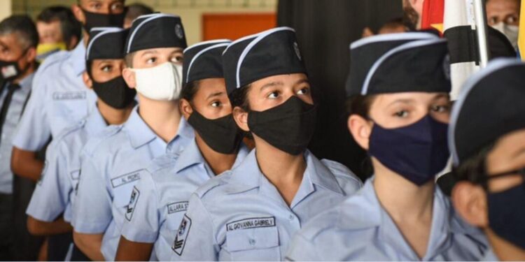 Entenda o projeto sobre escolas cívico-miliares que gerou confusão na Alesp