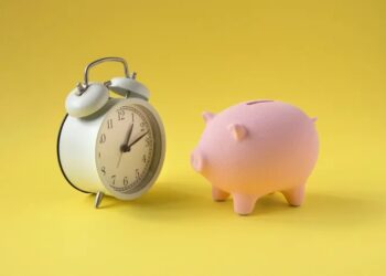 Aplicação na poupança tem rendimento de 0,57% no mês
Foto: twomeows / Getty Images