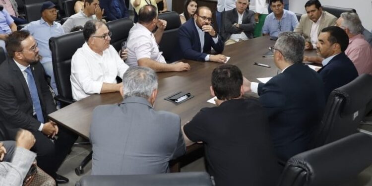 Em busca de voos para Araguaína, governador recebe Aciara a pedido do deputado Marcus Marcelo