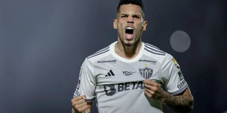 Com virada relâmpago, Atlético-MG vence Red Bull Bragantino e entra no G6