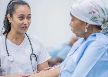 Segundo estudo, dois ciclos de uma imunoterapia combinada, antes da cirurgia, aumenta a chance de cura em pacientes com melanoma
FatCamera/Getty Images