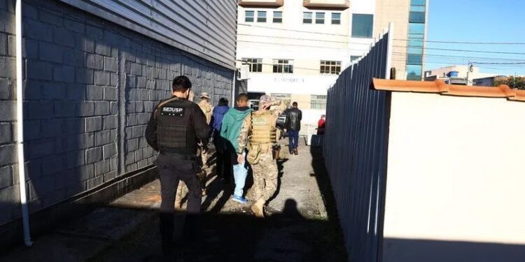 Operação policial prende 25 suspeitos de envolvimento em corrupção no sistema prisional mineiro