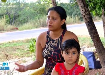 Juliana Serra não consegue marcar exames para ela e para a filha — Foto: Reprodução/TV Anhanguera