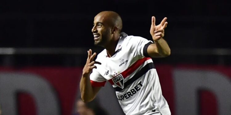 Lucas Moura abriu o placar para o São Paulo contra o Cruzeiro, no MorumBIS
Twitter/Brasileirão Betano