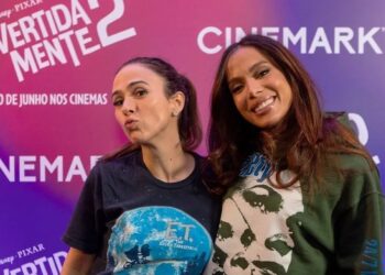 Anitta assistiu ao filme junto com Tata Werneck, que dubla a Ansiedade no filme Reprodução/Instagram
