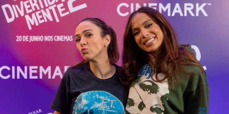 Anitta assistiu ao filme junto com Tata Werneck, que dubla a Ansiedade no filme
Reprodução/Instagram
