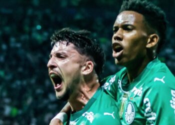 Piquerez e Estevão comemoram gol do Palmeiras
Foto: JOCA DUARTE/MOCHILA PRESS