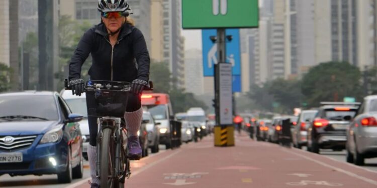 No Dia Mundial da Bicicleta, ciclistas se unem para doar sangue