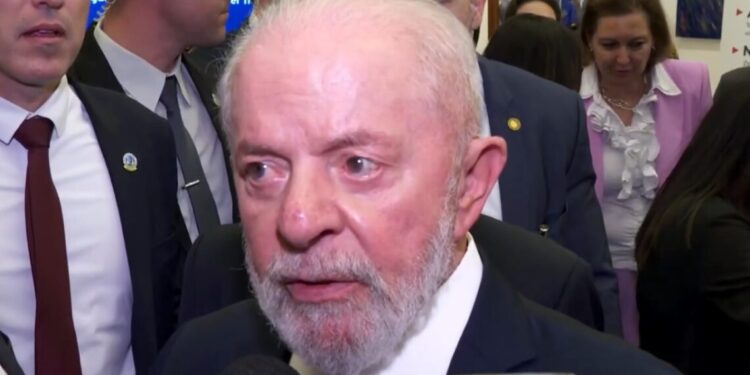 Lula diz não entender “pressão” contra Haddad e chama ministro de “extraordinário”