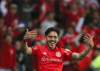 Mauricio comemora o primeiro gol do Inter
Fernando Alves/Getty Images