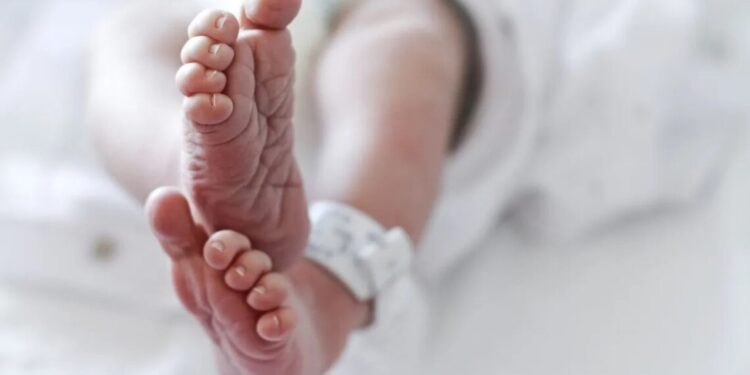 Cesarianas antecipam partos no Brasil, com riscos para os bebês, diz estudo