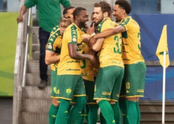 Jogadores do Cuiabá comemoram um dos gols da vitória sobre o Fortaleza Divulgação/Twiiter/Brasileirão Betano