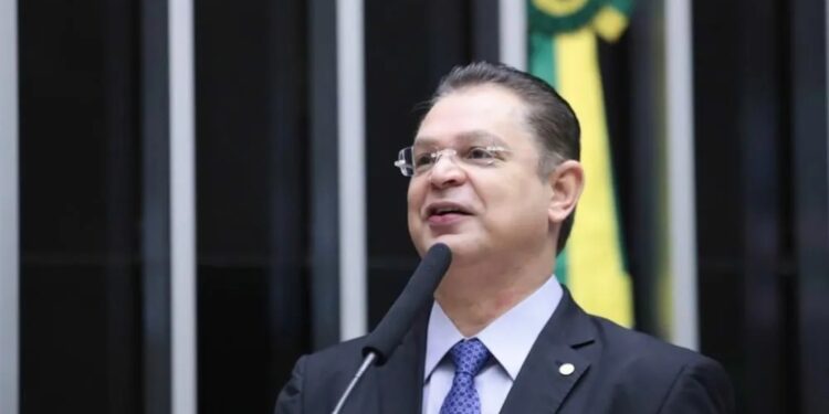 Autor de projeto do aborto rebate Lula e diz que presidente “não sabe falar sobre vida”
