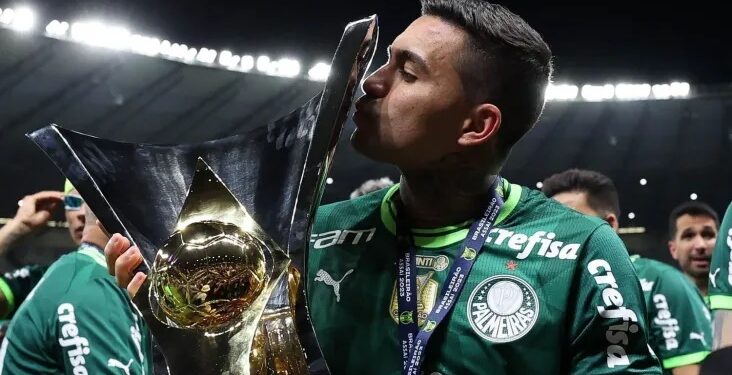 Leila Pereira sobre Dudu: “Pelo Palmeiras, está vendido ao Cruzeiro”