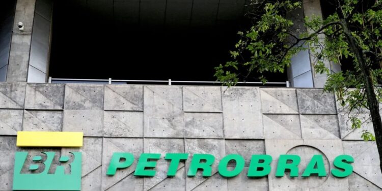 Petrobras adere a acordo tributário e terá impacto de quase R$ 12 bi no 2º tri