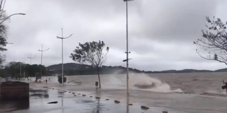 Guaíba deve atingir cota de alerta nesta quarta-feira (19) em Porto Alegre