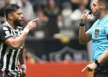 Atlético-MG faz postagem dizendo que o árbitro Rodrigo José Pereira de Lima faltou com a verdade Reprodução/Instagram