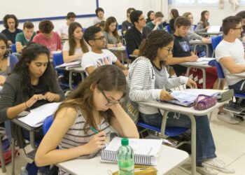 MEC homologa novas regras para EAD; cursos para professores terão de ser 50% presencial