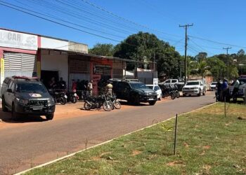 Homem morre após troca de tiros com a Rotam na região sul de Palmas — Foto: Divulgação/Kaliton Mota/TV Anhanguera
