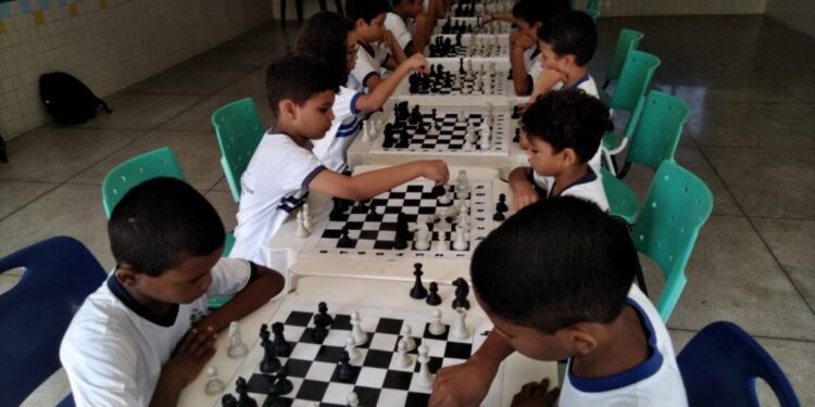 Alunos da ETI Santa Bárbara participam de torneios interclasses de várias modalidades esportivas