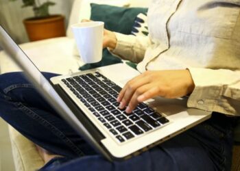 Alguns setores são mais atraentes que outros no Brasil. É o caso da manufatura de produtos eletrônicos e da indústria automotiva
Foto: Marcelo Camargo/Agência Brasil