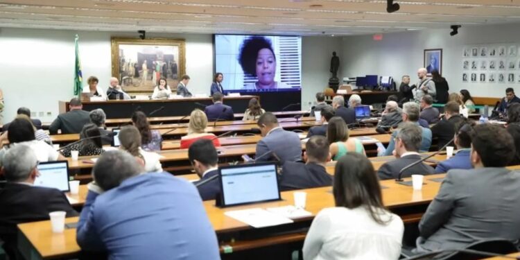 PEC das Drogas: tema volta ao debate no Congresso com análise na CCJ