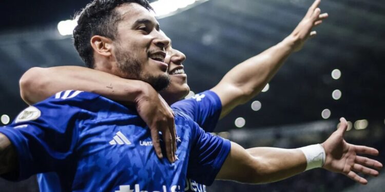 Em noite de William, Cruzeiro vence e joga Fluminense na lanterna do Brasileirão