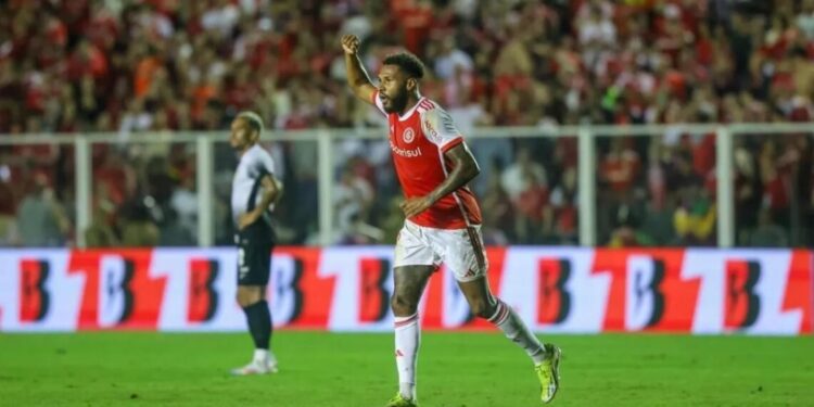 Inter vence e deixa o Corinthians no Z4 do Brasileirão