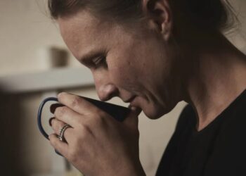Ter o olfato reduzido está associado a uma série de riscos para a saúde, de acordo com pesquisas
Mint Images/GettyImages