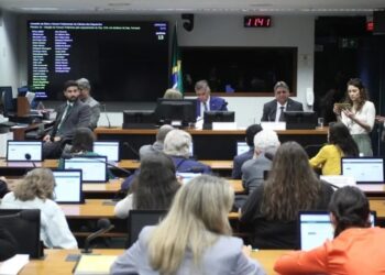 Em resposta, Melchionna disse que “ameaça aqui não cola”, e disse ter chamado apenas os filhos de Bolsonaro de bandidos