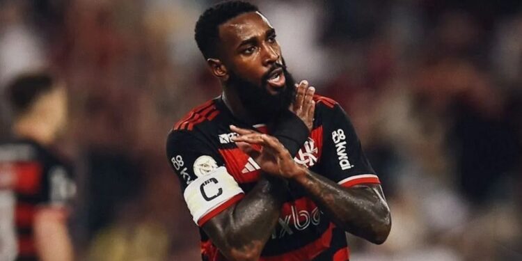 Com gol no fim, Flamengo vence Bahia e assume liderança do Brasileirão