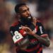 Com gol no fim, Flamengo vence Bahia e assume liderança do Brasileirão