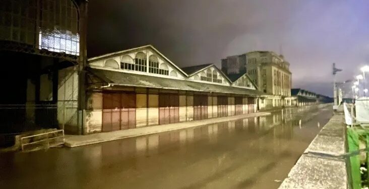 A madrugada na cidade contou com vento forte no quadrante Sul.
Crédito: MetSul