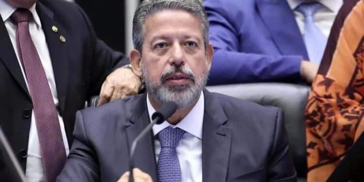 Após liberação do Senado, Lira estende folga a todos os deputados em semana de São João