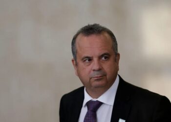 Marinho ficará fora do Senado por quatro meses