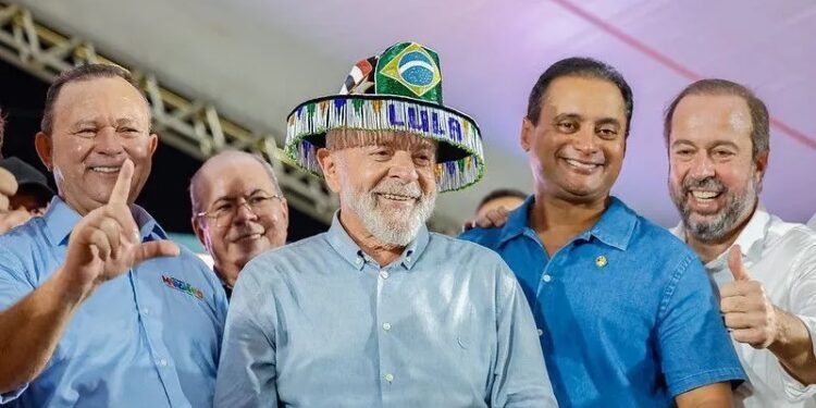 Lula diz que é barato cuidar do povo pobre e que “cuidar de rico” é o que custa caro