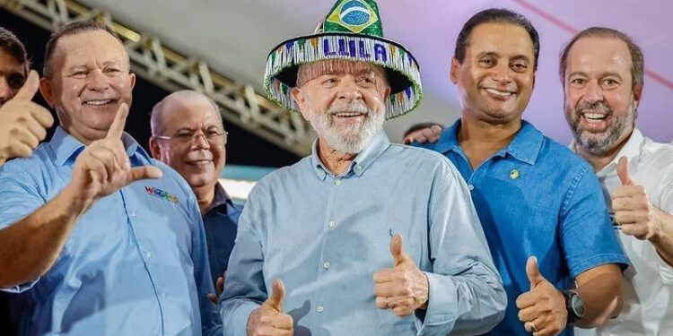 Em meio a greve nas universidades, Lula diz que não tem medo de reitor: “Esse dedo que falta não foi eles que morderam”