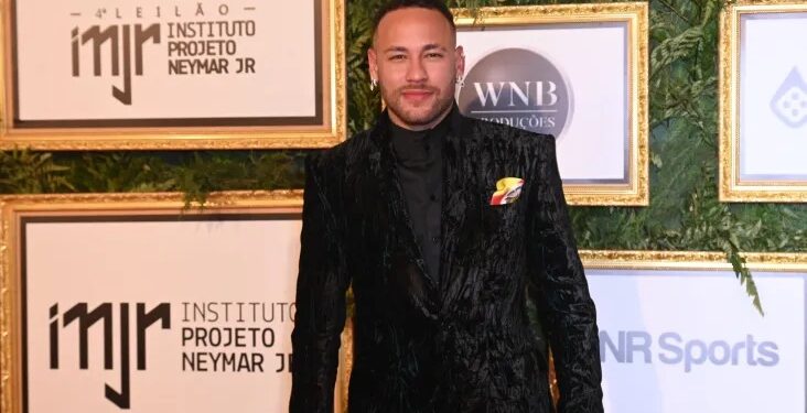 Famosos comparecem ao 4° leilão do Instituto Projeto Neymar Jr.