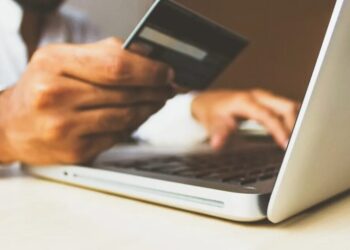 Além das multas por atraso, a inadimplência pode levar os devedores ao cadastro na dívida do município ou, no caso do imposto estadual, de inadimplentes do Estado 
crédito
rupixen.com/Unsplash