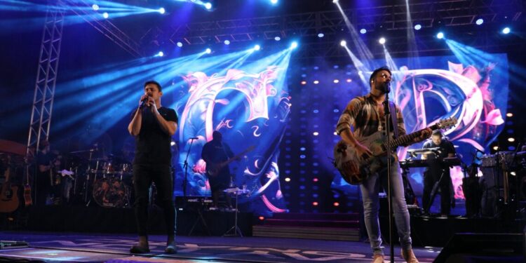 Penúltima noite tem show com Clayton e Romário e apresentações de juninas 