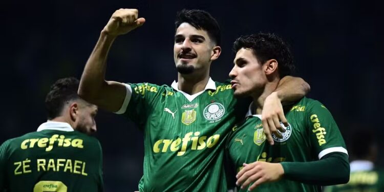 Palmeiras avança para anunciar dois reforços e traça plano no elenco sobre centroavantes