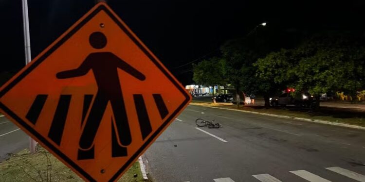 Atropelamento aconteceu na faixa de pedestres de avenida em Palmas — Foto: Wilton Dias/TV Anhanguera