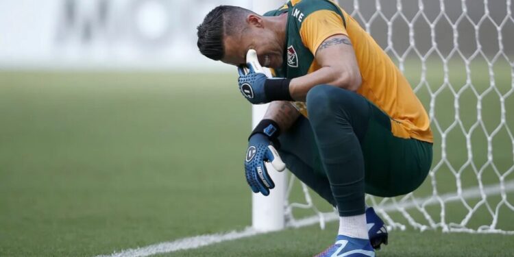 Fábio reage à demissão de Fernando Diniz no Fluminense e manda recado ao técnico