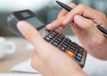 Falência - dívidas - despesas - cofrinho - finanças
katemangostar/Freepik