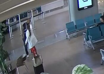 Imagens de câmeras de segurança mostram momento da agressão no Aeroporto Internacional de Belo Horizonte, em Confins (MG). Reprodução: Itatiaia