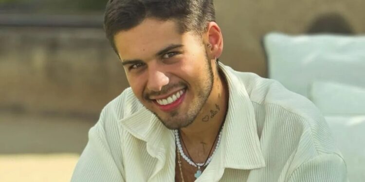 Zé Felipe tem música removida de plataforma e culpa email não enviado; entenda