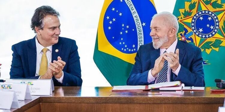 Lula assina novo Plano Nacional de Educação com 18 objetivos e 58 metas para a próxima década