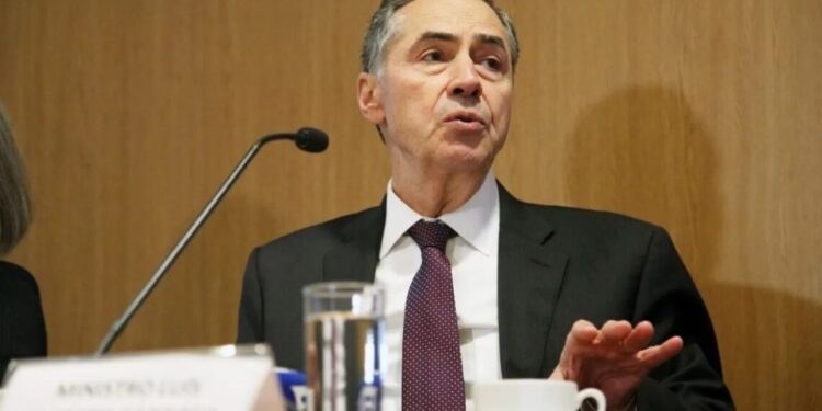 Barroso diz que Supremo “não legalizou o consumo de maconha” e que vontade do Congresso vai prevalecer se “compatível com a Constituição”